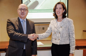 ep el presidente de la asociacion espanola de banca aeb jose maria roldan y alejandra kindelan en el