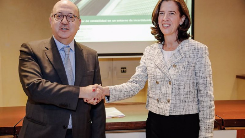 ep el presidente de la asociacion espanola de banca aeb jose maria roldan y alejandra kindelan en el