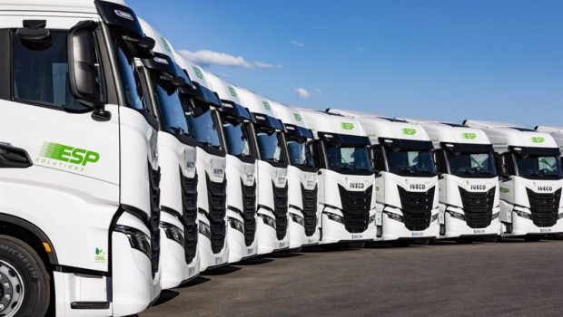 ep iveco entrega 300 s way de gas natural a la empresa de logistica esp solutions