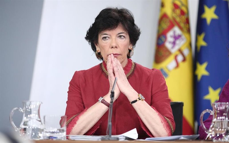Celaá dice que el Gobierno recurrirá el pin parental en Murcia: No vamos a tolerarlo