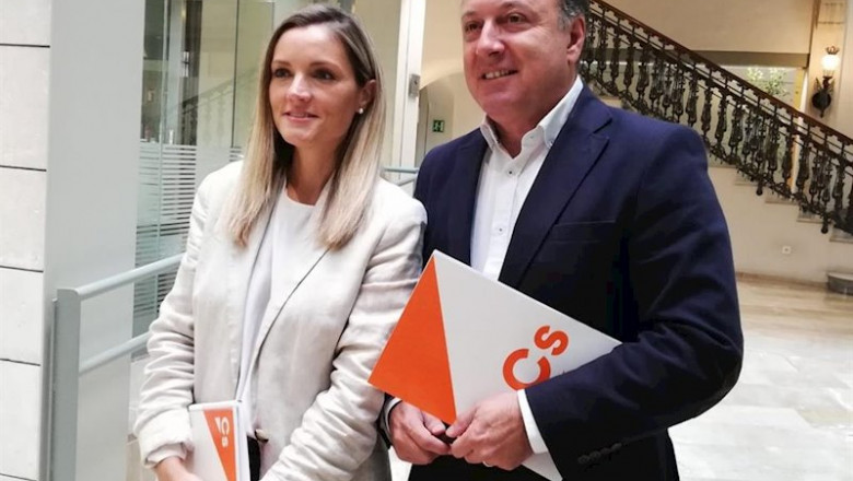 La portavoz adjunta de Cs en el Parlament balear, Patricia Guasp, con el candidato al Congreso por Baleares, Joan Mesquida. | EUROPA PRESS ep la portavoz adjunta de cs en el parlament balear patricia guasp con el candidato al congreso por