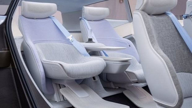 ep material de fibras de lino en el interior del volvo concept recharge