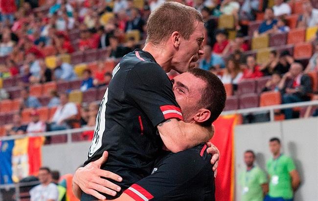 Muniain y Laporte se abrazan tras un gol del Athletic Club | ATHLETIC CLUB ep muniainlaporteabrazanun golathletic club