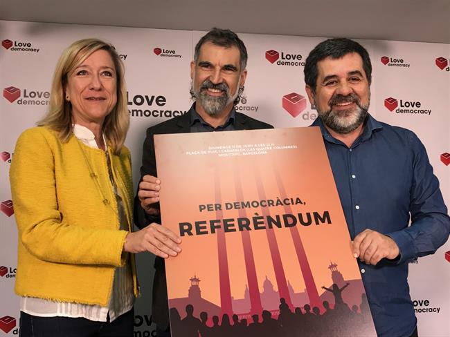 Neus Lloveras, Jordi Cuixart y Jordi Sànchez | EUROPA PRESS ep neus lloveras jordi cuixartjordi snchez