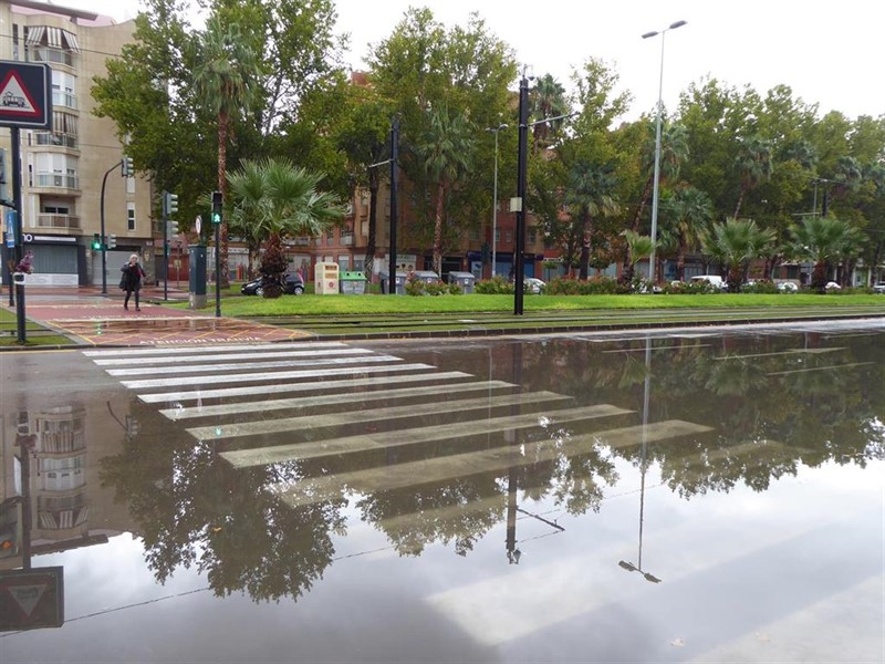ep peaton en avenida juan de borbon lluvias corte tormentas dana murcia