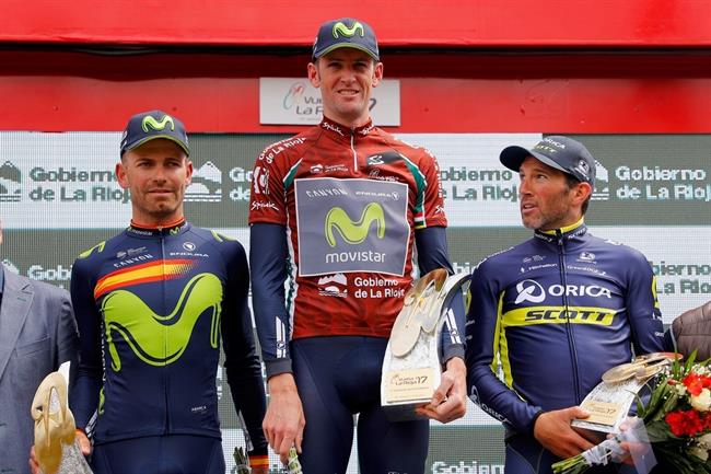 Sutherland en el podio con Albasini y Rojas | PHOTO GOMEZ SPORT ep sutherlandpodioalbasinirojas