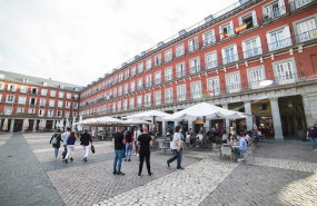 ep terrazas abiertas en la centrica plaza mayor madrilena en el primer dia de la fase 1