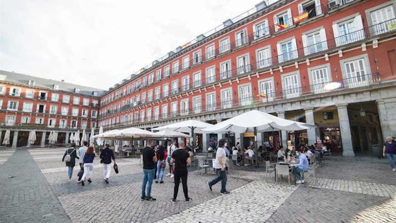 ep terrazas abiertas en la centrica plaza mayor madrilena en el primer dia de la fase 1 ep terrazas abiertas en la centrica plaza mayor madrilena en el primer dia de la fase 1