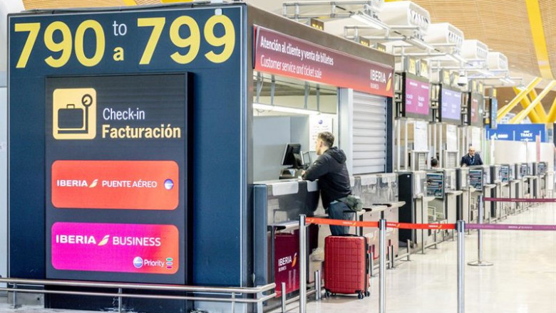 ep un mostrador de facturacion de iberia en el aeropuerto adolfo suarez madrid barajas a 2 de marzo