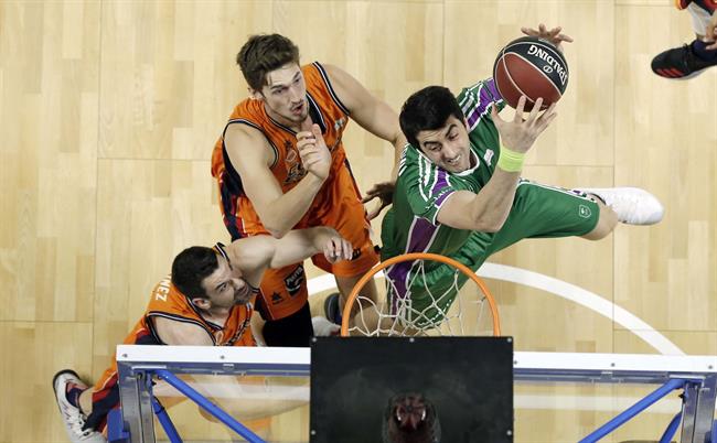 Unicaja Málaga y Valencia Basket se miden en la Liga Endesa | ACB MEDIA ep unicaja malagavalencia basketmidenla liga endesa
