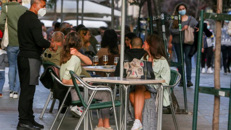 ep varias personas en la terraza de un bar a 31 de marzo de 2021 en madrid espana