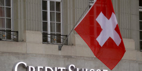 le logo de credit suisse devant une succursale a berne 