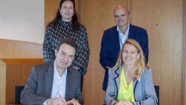 ep abajo los ceo de enagas y gasunie firmando el mou para el desarrollo de proyectos de ep abajo los ceo de enagas y gasunie firmando el mou para el desarrollo de proyectos de