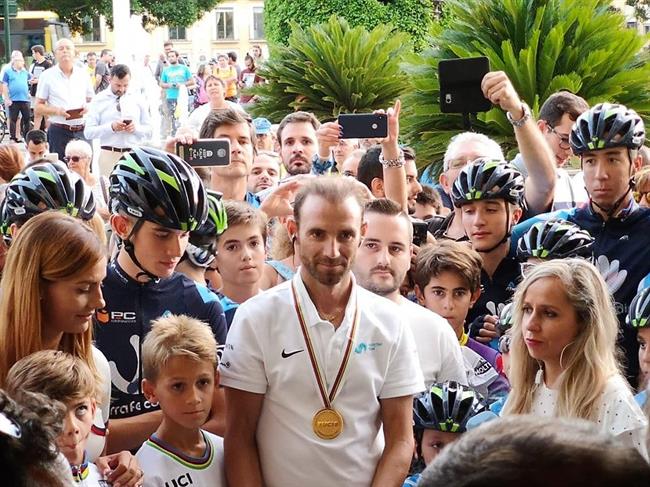 Alejandro Valverde, reconocido en Murcia tras ser campeón del mundo | ALEJANDRO VALVERDE TWITTER ep alejandro valverde reconocidomurciaser campeonmundo