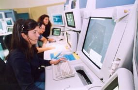 ep archivo   controladores aereos de enaire en el centro de control de canarias