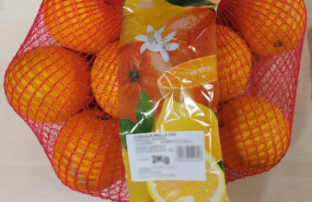 ep archivo   naranjas sudafricanas en un lineal de supermercado valenciano