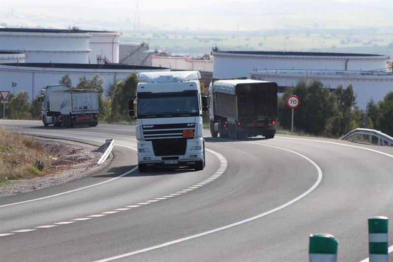 Los economistas piden un único impuesto a nivel estatal sobre el transporte