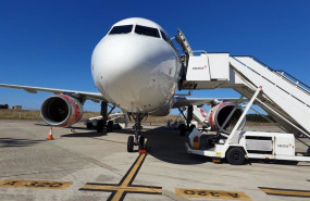 ep archivo   un avion de volotea en el aeropuerto de asturias