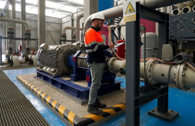 ep archivo   un trabajador en la desaladora de sagunto a 6 de febrero de 2024 en sagunto valencia