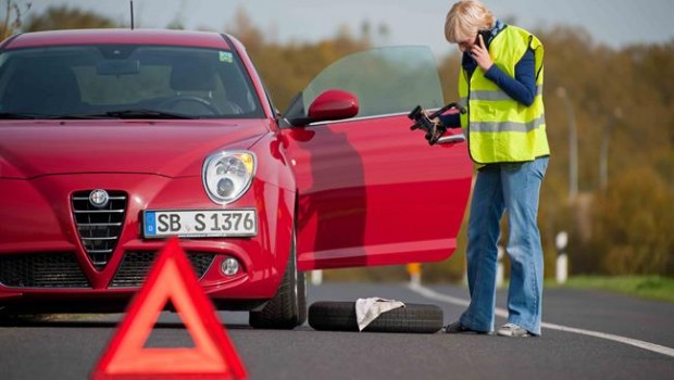ep averia pinchazo reventon trafico vehiculo autoescuela conductor