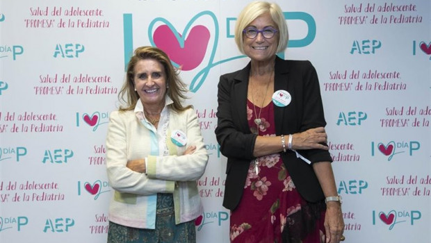 ep de izq a dcha la dra m jose mellado presidente de la aep y la dra inmaculada calvo vicepresidente