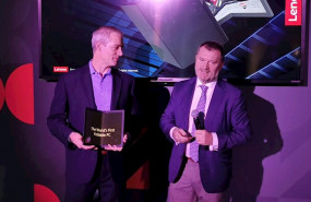 ep el director de lenovo para espana y portugal alberto ruano presenta el ordenador flexible