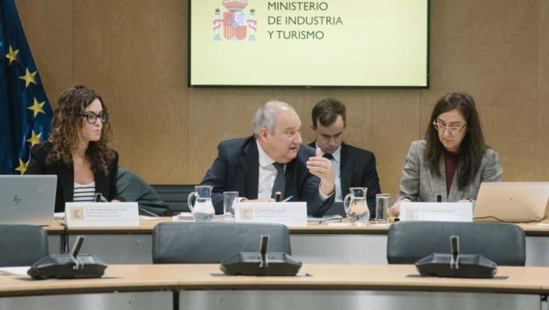 ep el ministro de industria y turismo jordi hereu preside la comision interministerial de turismo