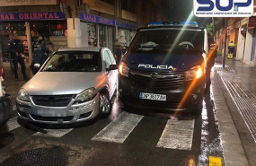 ep heridos cinco agentes de la comisaria de santiago en barcelona al chocar un coche contra su