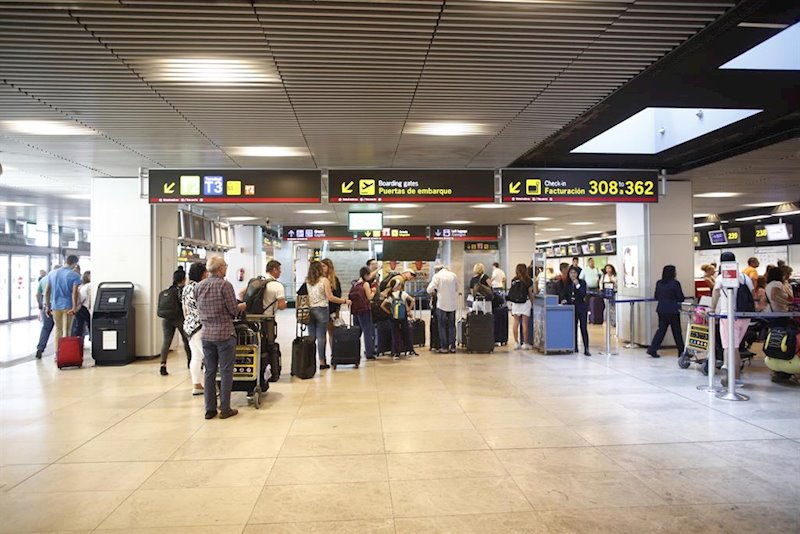 ep imagen de recurso de colas de facturacion en el aeropuerto adolfo suarez madrid-barajas