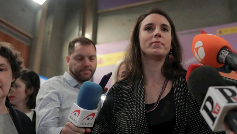 La ministra de Igualdad, Irene Montero, atiende a los medios durante la inauguración de la exposición 'El voto de las mujeres' en la semana de actividades para el 8 de marzo | Jesús Hellín - Europa Press ep la ministra de igualdad irene montero atiende a los medios durante la inauguracion de la