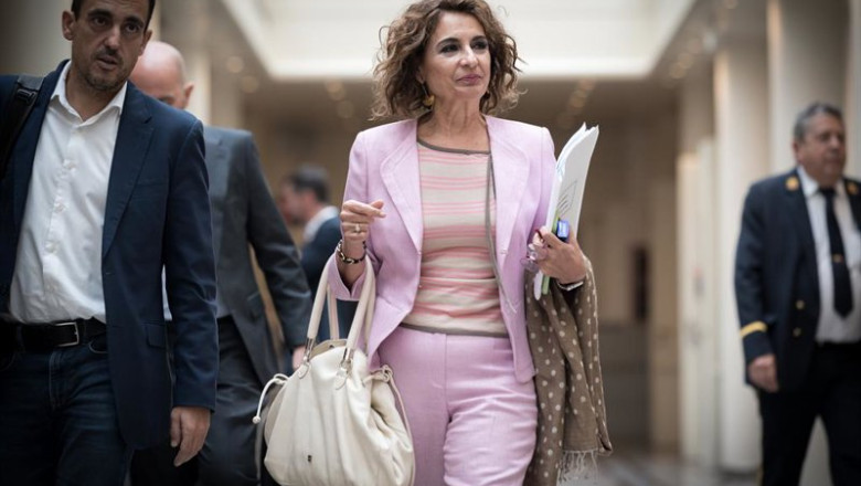 ep la vicepresidenta primera y ministra de hacienda maria jesus montero a su llegada a una sesion de