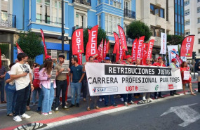 ep los sindicatos siat ugt csif y ccoo en una concentracion frente a la delegacion de hacienda en la