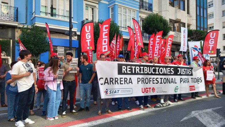 Los sindicatos SIAT, UGT, CSIF y CCOO en una concentración frente a la Delegación de Hacienda en La Rioja el pasado miércoles | EUROPA PRESS ep los sindicatos siat ugt csif y ccoo en una concentracion frente a la delegacion de hacienda en la