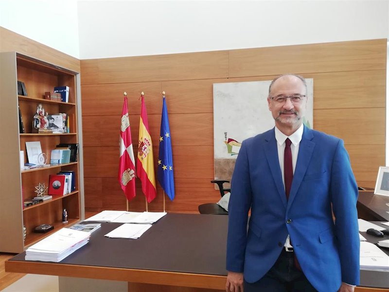 ep luis fuentes en su despacho de las cortes de castilla y leon