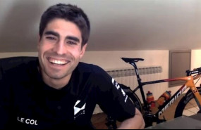 ep mikel landa atendiendo a los medios desde su casa