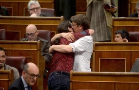ep pablo iglesiasxavier domnechfundenun abrazocongreso