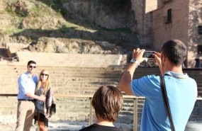 ep turistas haciendosefotografiaun smartphone
