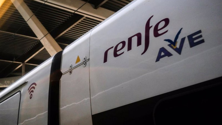 Vagón de un tren AVE de Renfe en las vías de la Estación de Atocha, en Madrid (España), a 6 de febrero de 2020. | Jesús Hellín - Europa Press - Archivo ep vagon de un tren ave de renfe en las vias de la estacion de atocha en madrid espana a 6 de