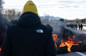 ep varias personas cortan la carretera con neumaticos ardiendo durante una protesta a 8 de enero de ep varias personas cortan la carretera con neumaticos ardiendo durante una protesta a 8 de enero de