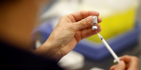 le vaccin pfizer biontech approuve pour les 12 15 ans en grande bretagne 