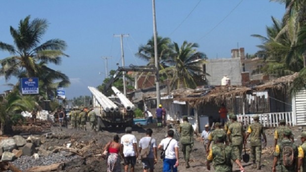 paso huracan patricia