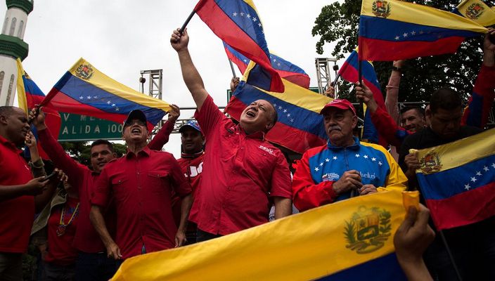 Manifestación chavista por las calles de Caracas. cbvenezuelasanciones