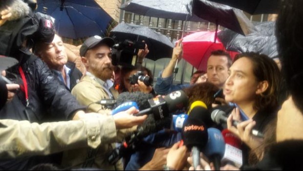 ep ada colau alcaldesabarcelona diareferendum1-o
