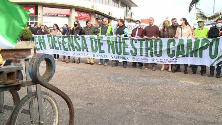Agricultores se manifiestan en Don Benito en el inicio de Agroexpo | EUROPA PRESS ep agricultores se manifiestan en don benito en el inicio de agroexpo