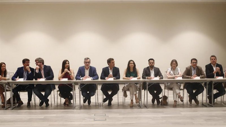 ep albert rivera y otros miembros de la ejecutiva de ciudadanos en una reunion del consejo general