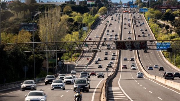 ep archivo   decenas de vehiculos durante la operacion retorno por la carretera a6 con motivo de la