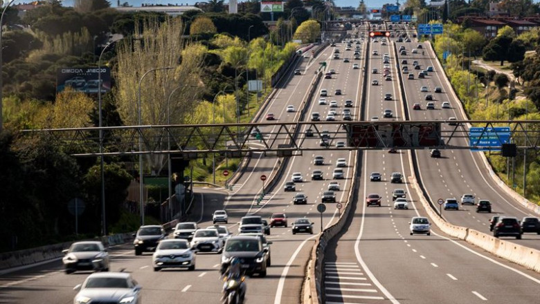 Archivo - Decenas de vehículos durante la operación retorno por la carretera A6 con motivo de la Semana Santa 2026, a 5 de abril de 2026, en Madrid (España). | Diego Radamés - Europa Press - Archivo ep archivo decenas de vehiculos durante la operacion retorno por la carretera a6 con motivo de la