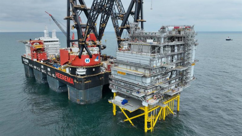 Archivo - Iberdrola instala la estación convertidora de su 'megaparque' eólico marino 'East Anglia 3' | IBERDROLA - Archivo ep archivo iberdrola instala la estacion convertidora de su megaparque eolico marino east anglia 3