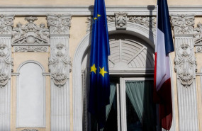 ep archivo   las banderas de la union europea y de francia