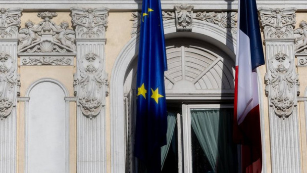 ep archivo   las banderas de la union europea y de francia
